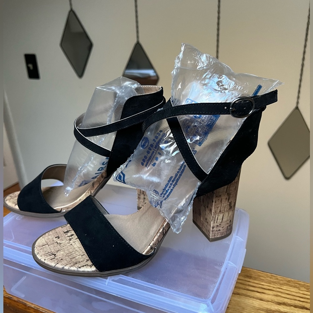 New with tags cork heal suede & Cork heeled lane Bryant sandal size 10M